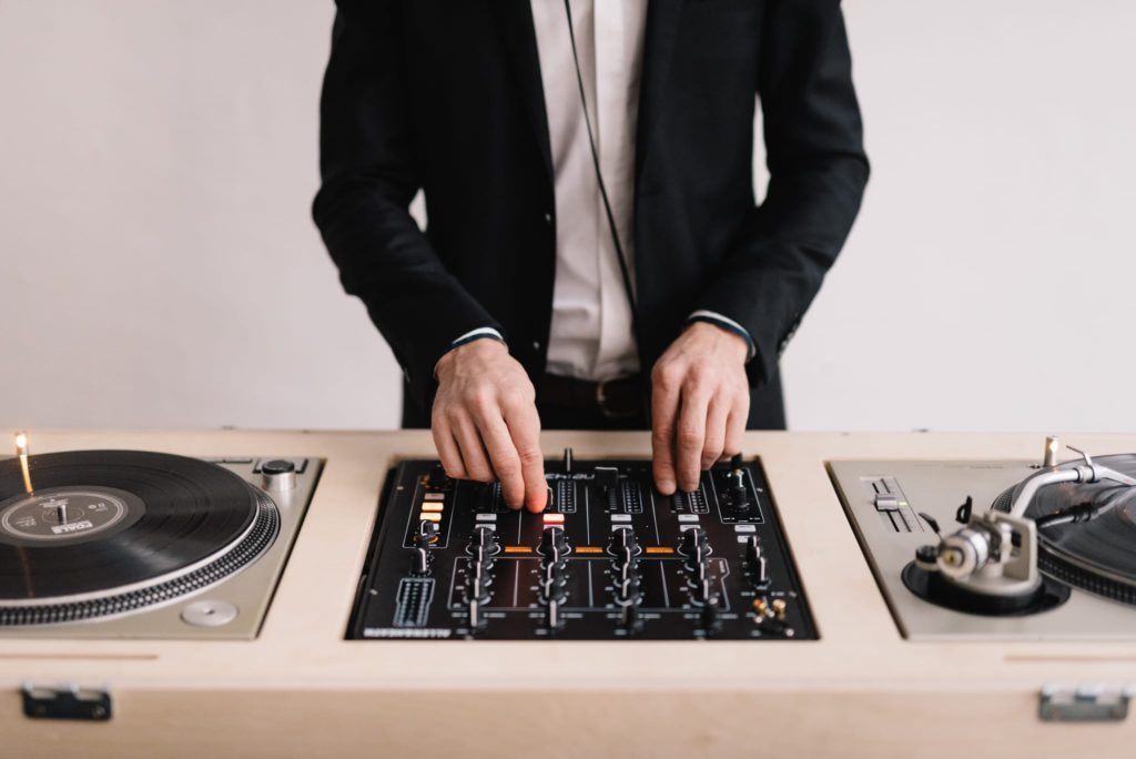 DANCE POLICE - DJ MARIAGE ET ÉVÈNEMENT - FRANCE